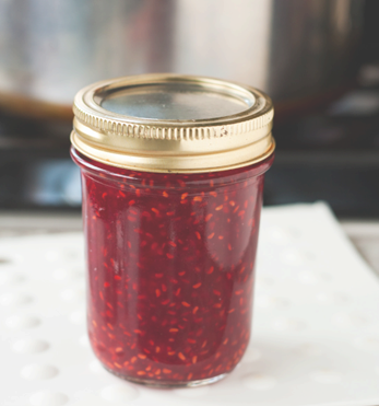 Canned raspeberry jam.png